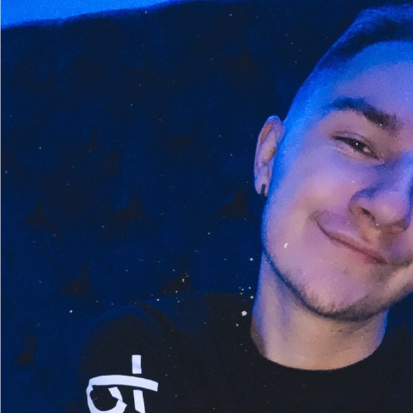 Meet your Posher, Jordan - Picture 3 of 3